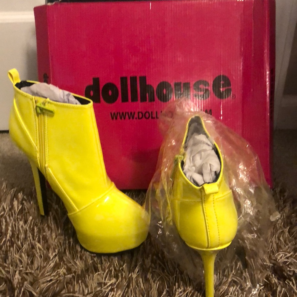 New neon zip up boots